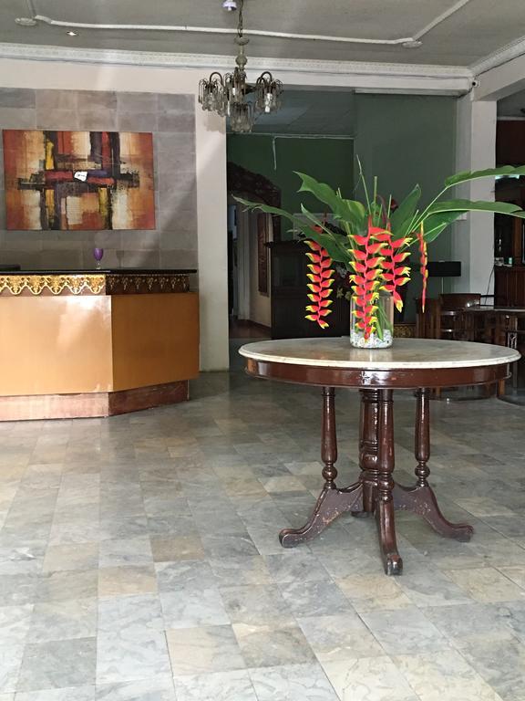 Le Paradis Hotel Palembang Bagian luar foto